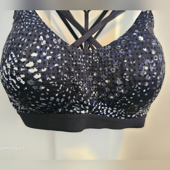 Victoria Sport Sports Bra - Picture 2 of 8